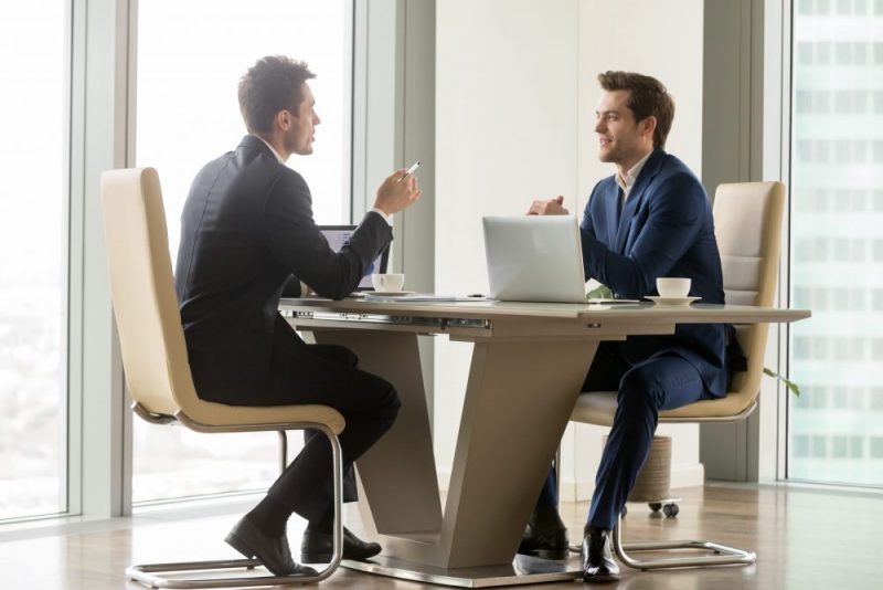 successful-entrepreneurs-analyzing-perspectives-scaled myk danisman image